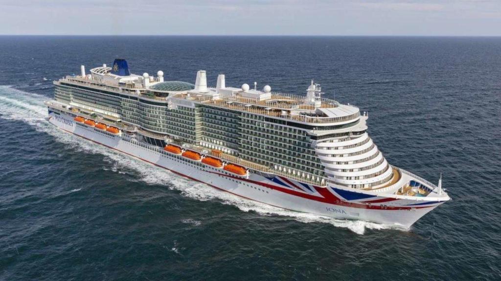 El MS Iona, uno de los cruceros más grandes del mundo, cancela su escala en A Coruña