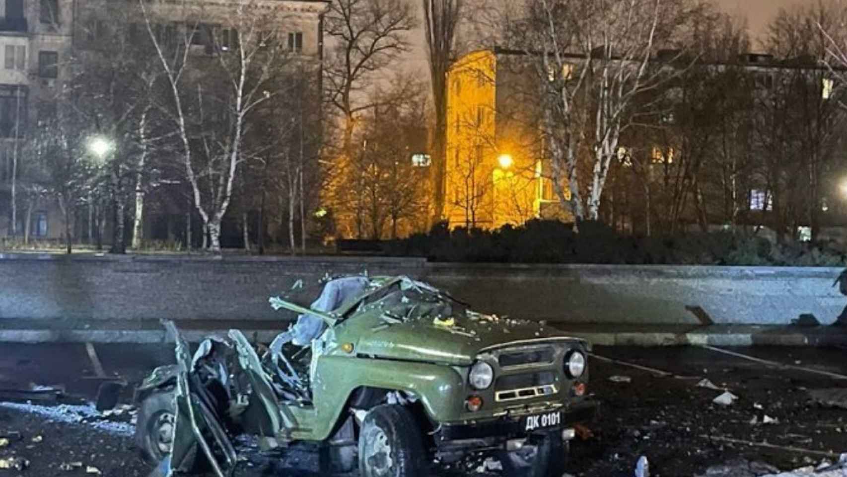 El coche bomba que ha estallado en Donetsk este viernes.