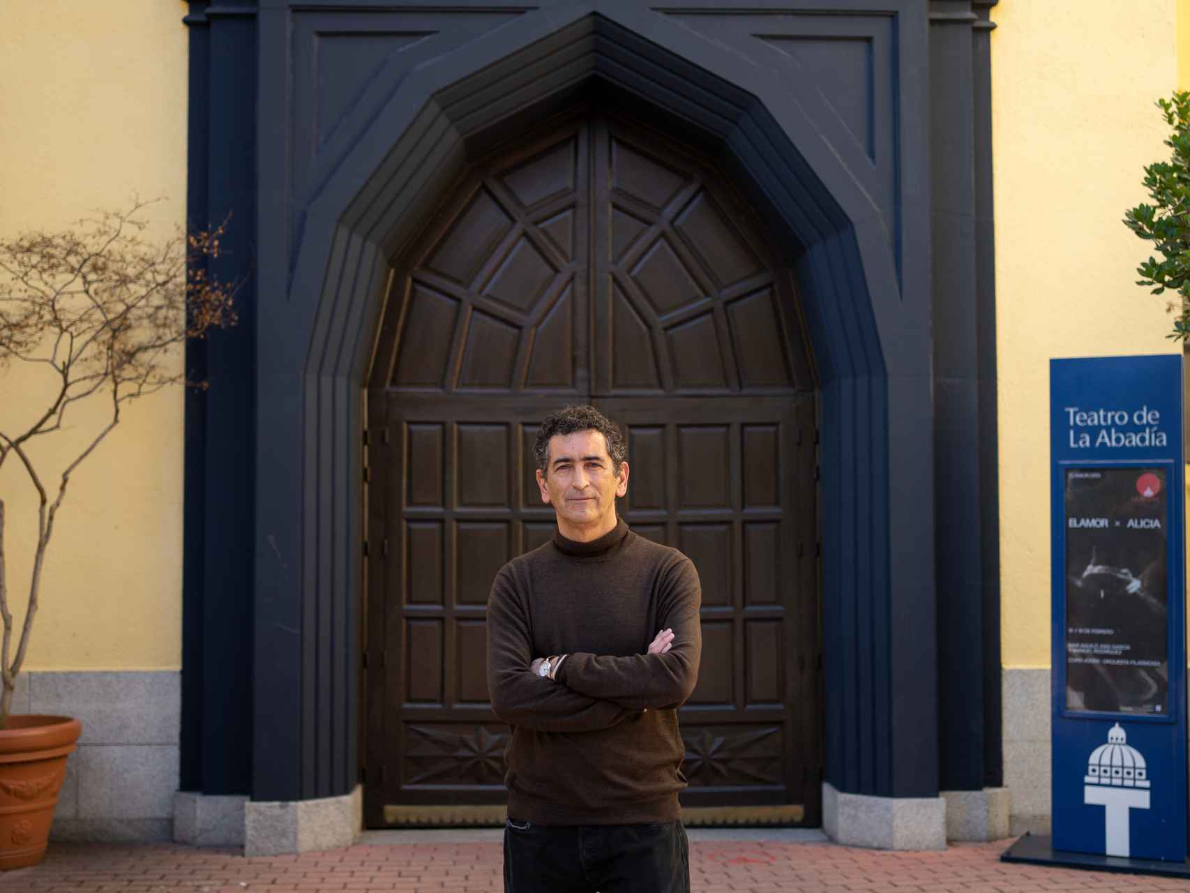 El dramaturgo Juan Mayorga a las puertas de La Abadía.
