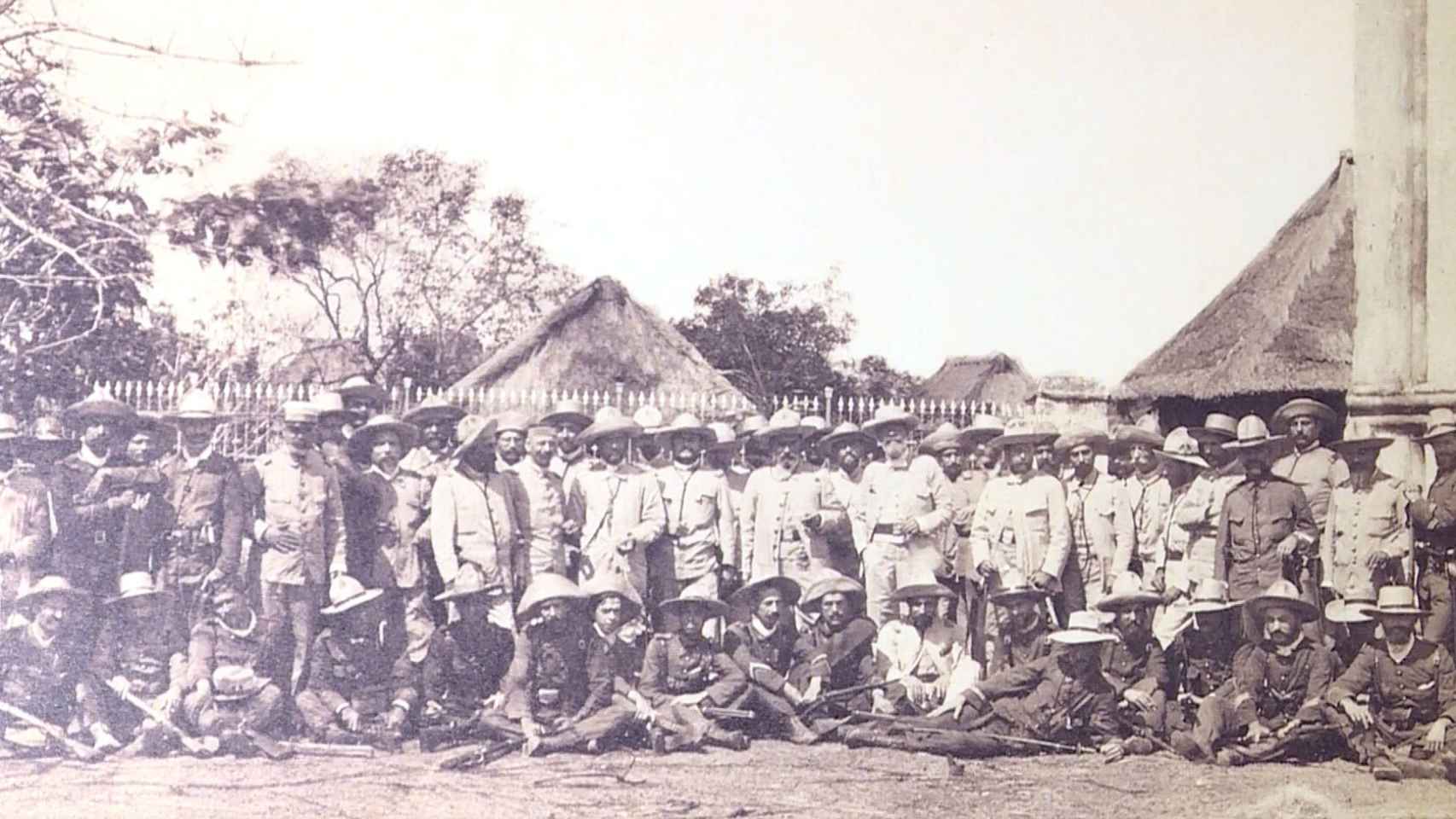Soldados españoles en Filipinas.