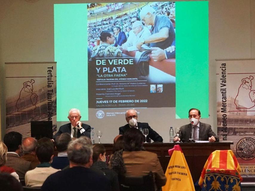 El doctor Mateo, conferenciante de éxito en el Ateneo Mercantil de Valencia