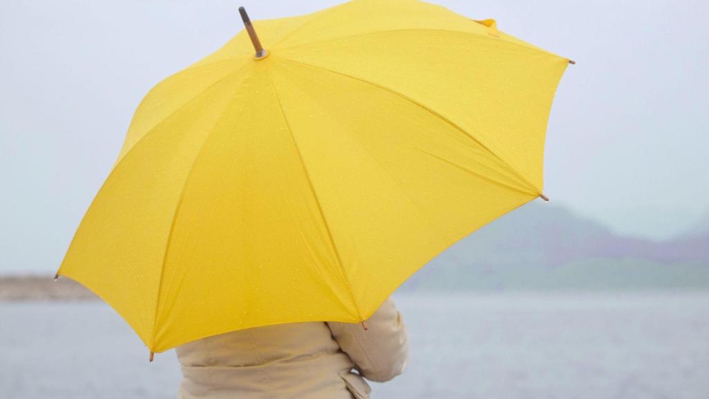Paraguas amarillo.