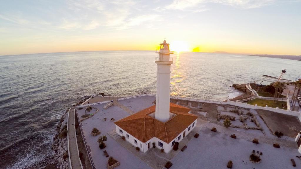 Junto al faro de Torrox se localiza la vieja ciudad romana de Clavicum.