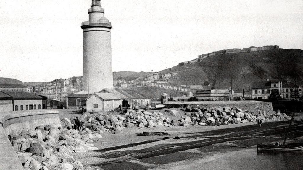 La Farola ha sido testigo del crecimiento imparable de Málaga.