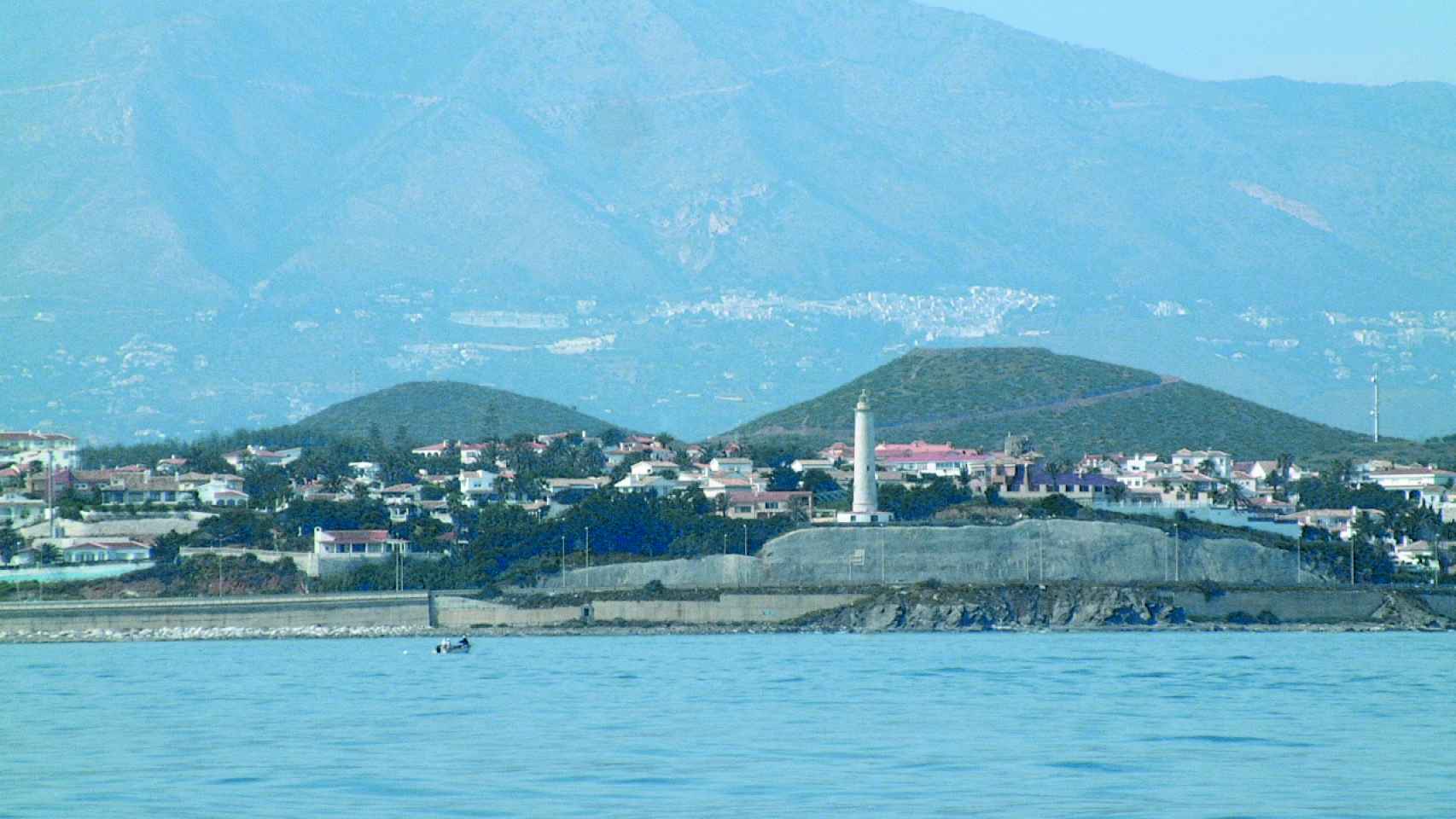 La punta de Calaburras es el mayor saliente costero de Málaga.
