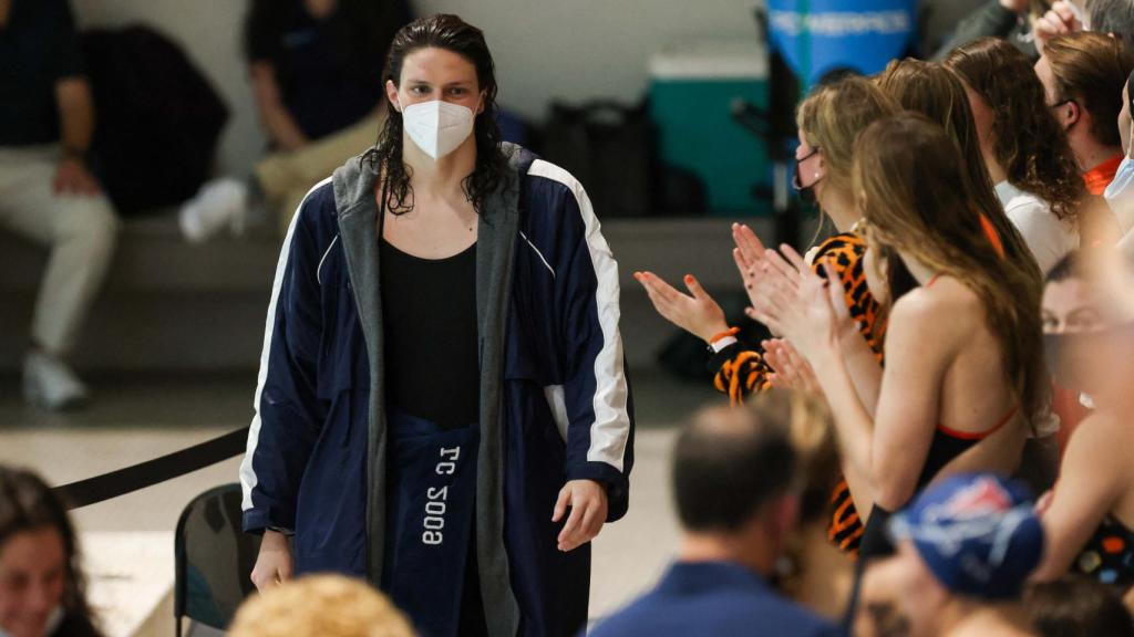 Lia Thomas durante la Ivy League Swimming and Diving Championships en la Universidad de Harvard