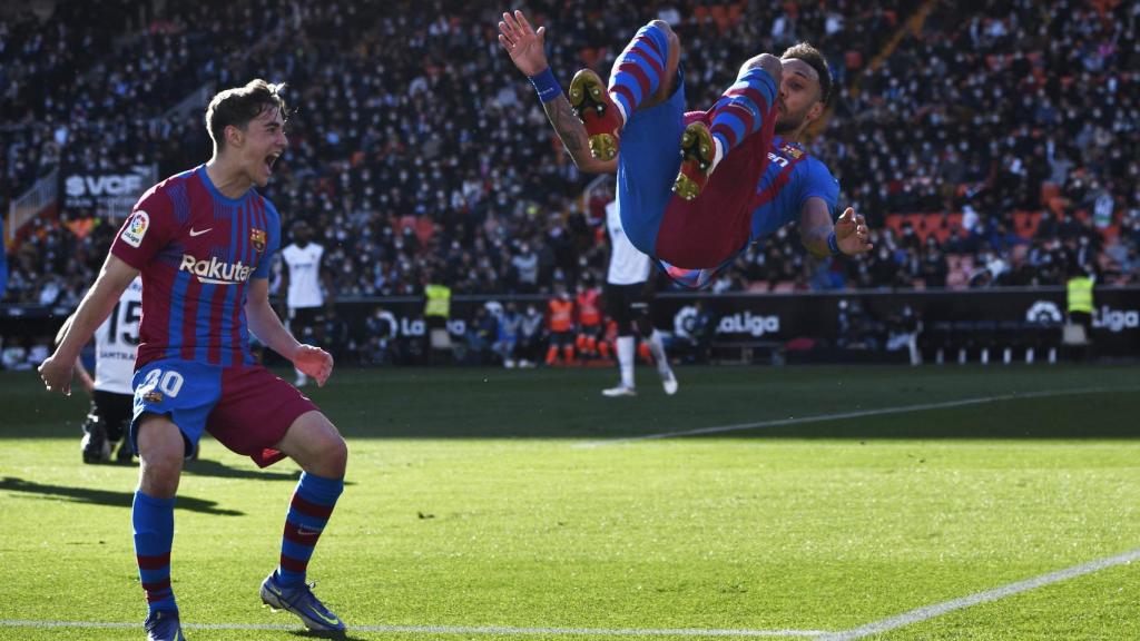 Pierre-Emerick Aubameyang celebra un gol con el Barcelona en la temporada 2021/2022