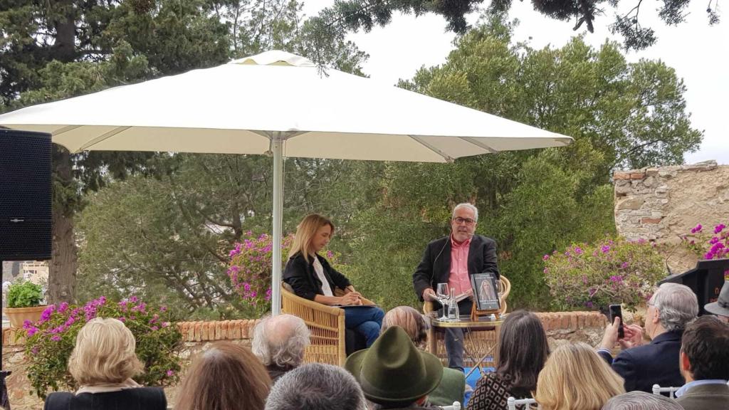 Cayetana Álvarez de Toledo, junto al periodista José Antonio Montano.