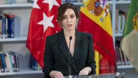La presidenta de la Comunidad de Madrid, Isabel Díaz Ayuso, este lunes la Biblioteca Pública Princesa Leonor. EP