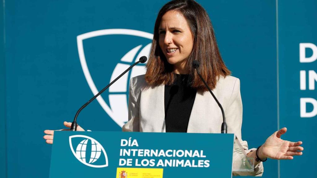 La ministra de Derechos Sociales, Ione Belarra, dirante un acto por el día de los animales.