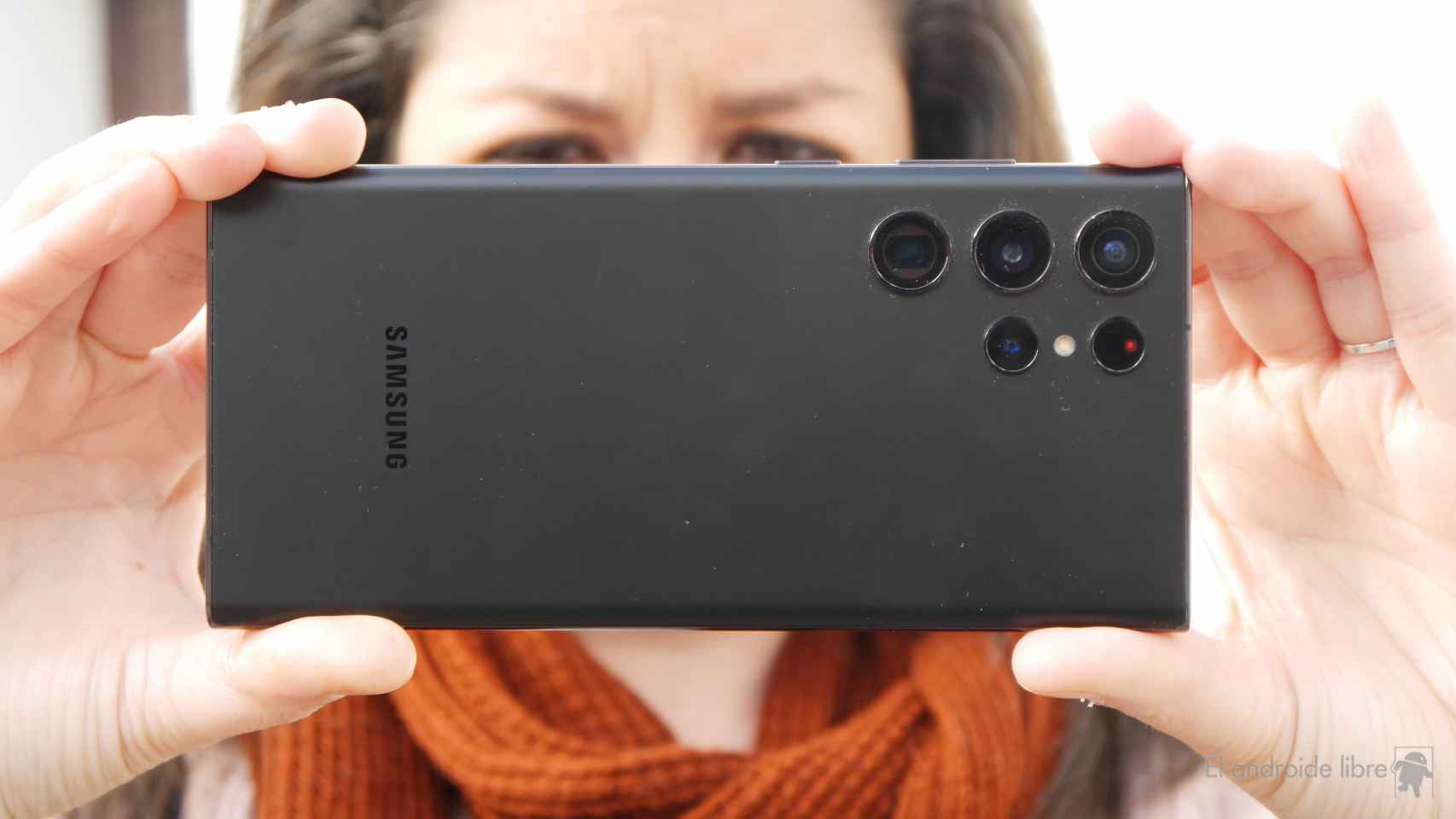 Samsung Galaxy S22 Ultra tiene una gran cámara para zoom óptico