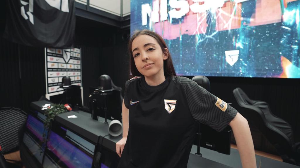 La streamer Nissaxter posa con la camiseta de Giants.