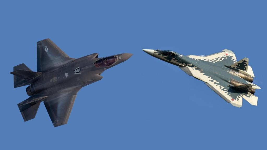 F-35, izquierda, junto al Su-57 ruso