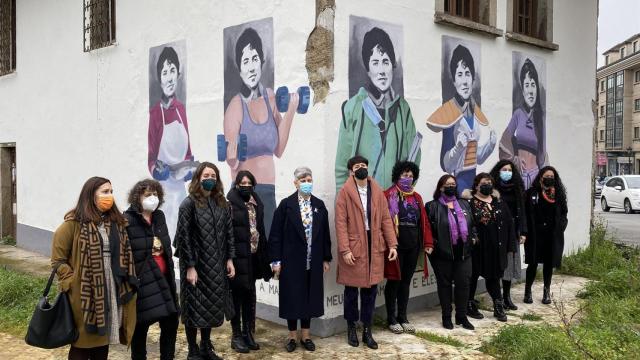 Ana Pontón (BNG) y creadoras gallegas, en un acto homenaje a Rosalía de Castro.