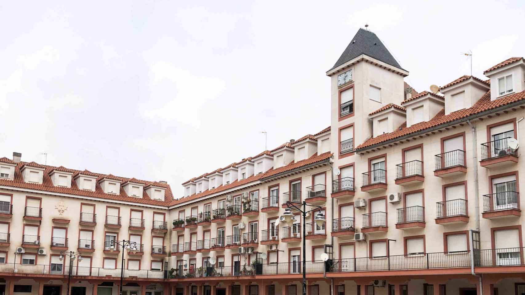 Un edificio de viviendas en Campo de Criptana (Ciudad Real).