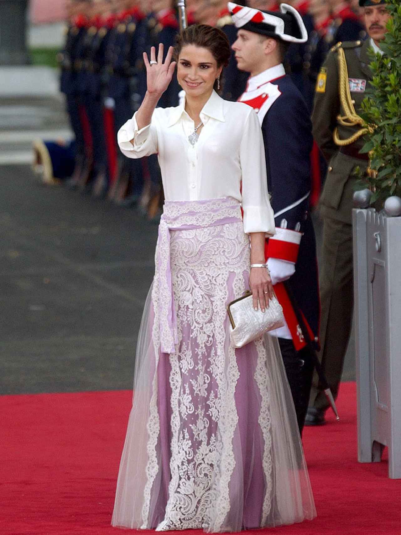 Rania de Jordania en la boda de Felipe XI y Letizia en 2004.