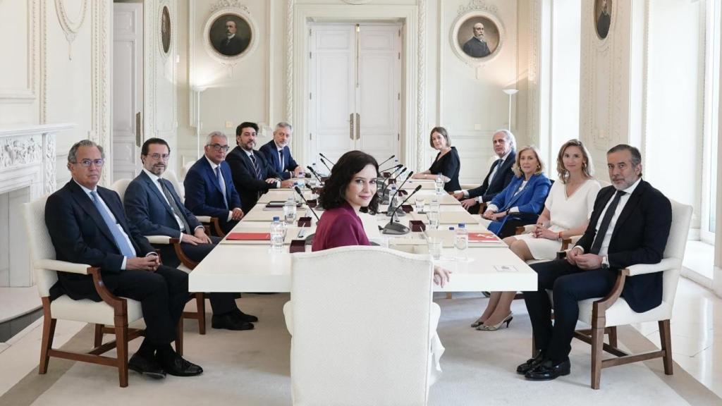 Fabio Pascua, al fondo a la izquierda, en la esquina.