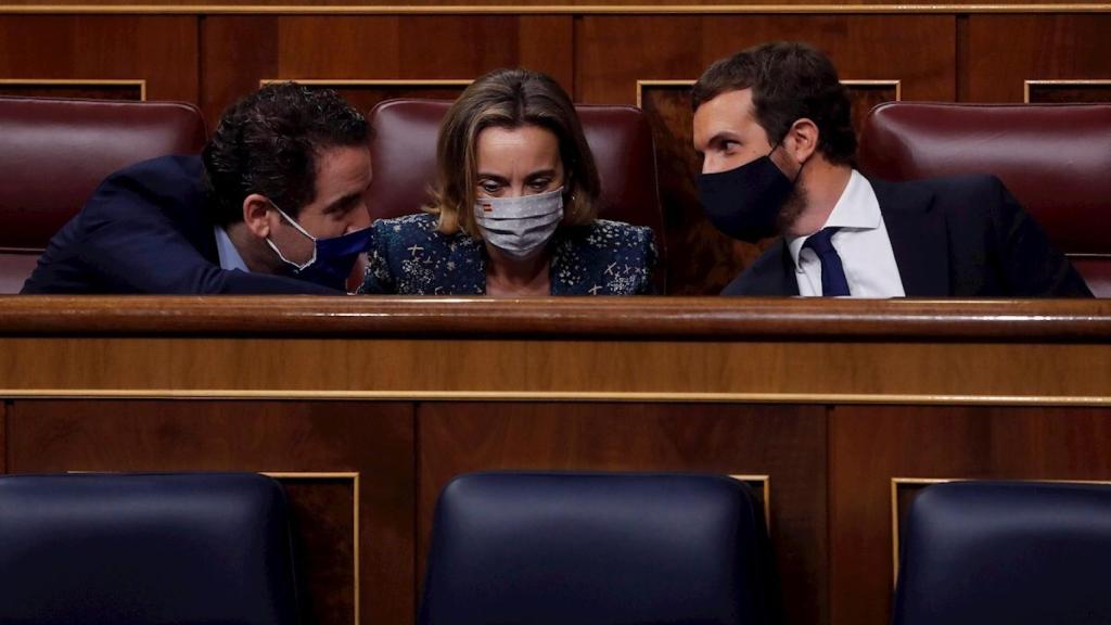 Teodoro García Egea, Cuca Gamarra y Pablo Casado, en el Congreso de los Diputados.