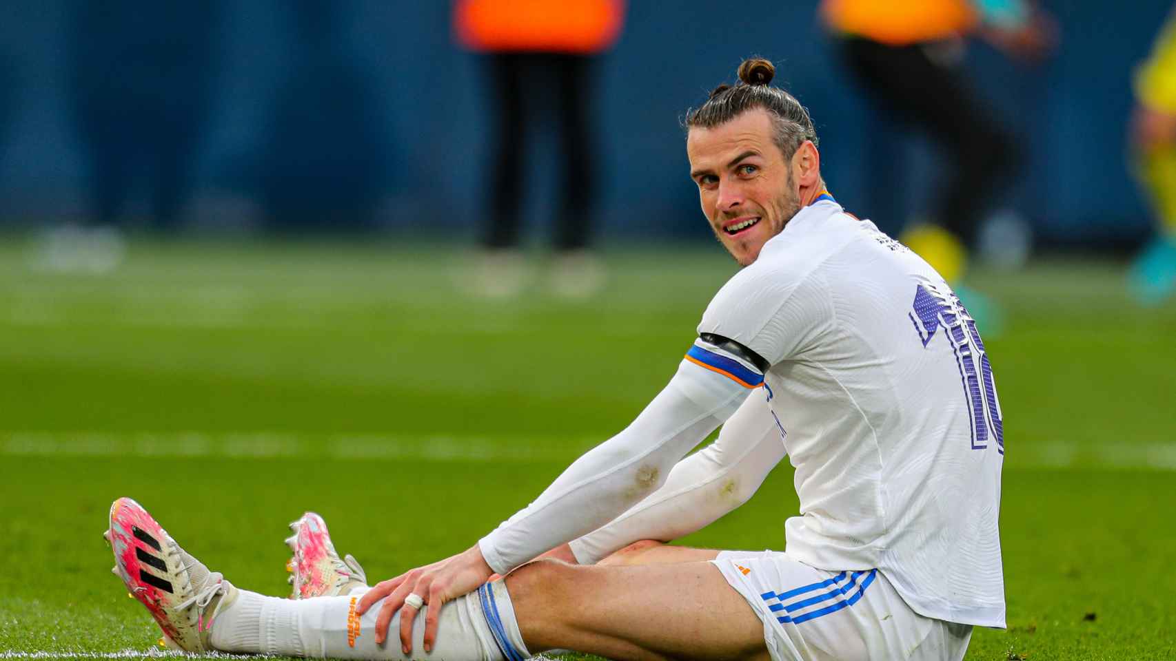 Gareth Bale, tendido en el césped en un partido del Real Madrid