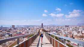 Las 10 normas del 'buen turista' según la Generalitat Valenciana: Las únicas huellas serán tus pisadas.