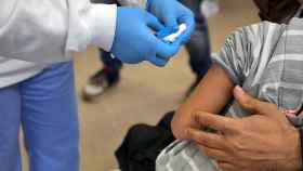 Sanidad anuncia que los menores de 12 años sin vacunar recibirán su dosis ya en centros sanitarios.