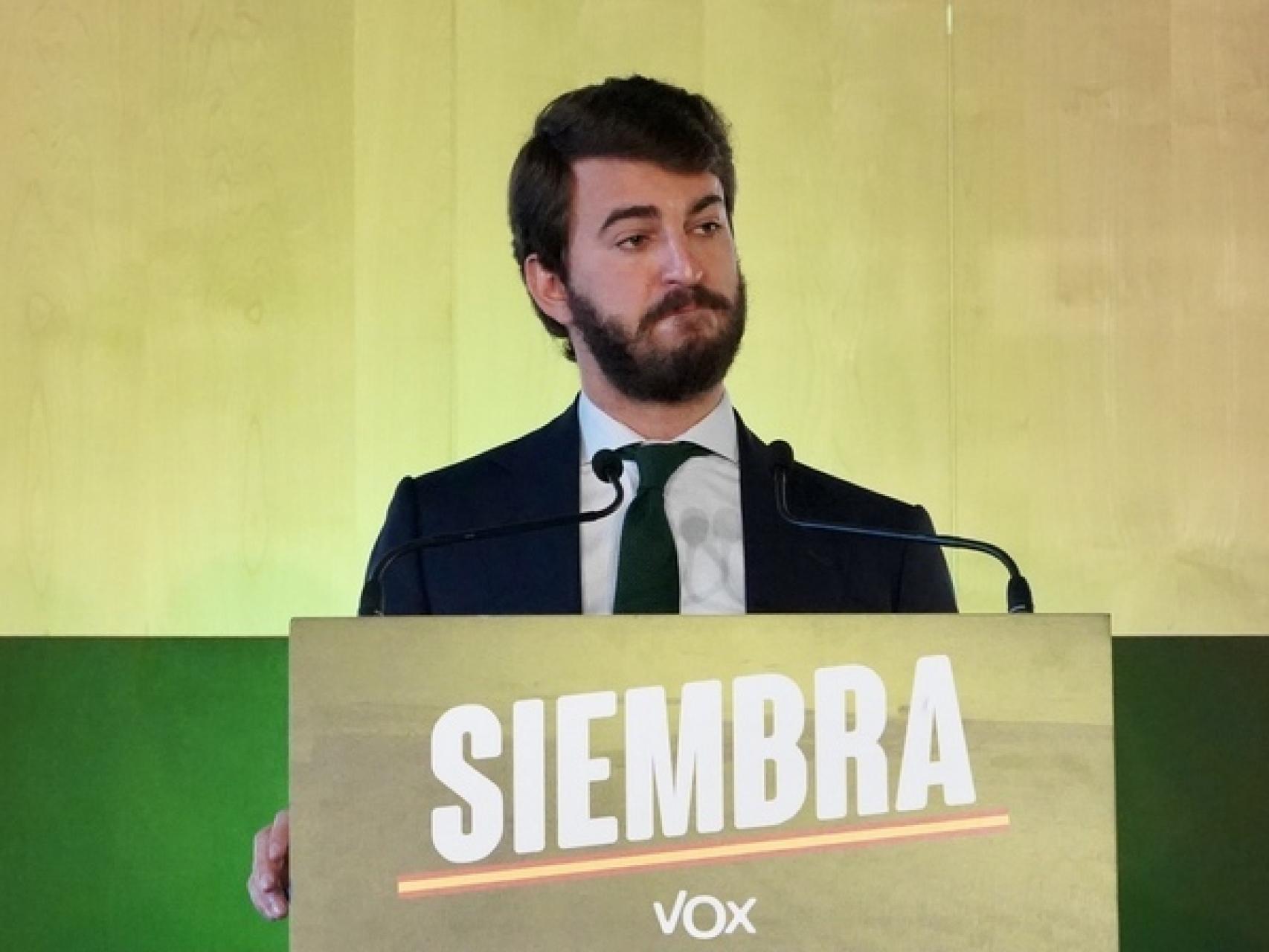 El candidato de Vox, Juan García-Gallardo, durante la valoración de los resultados electorales del 13-F.