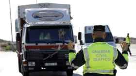 Control de camiones de la Guardia Civil