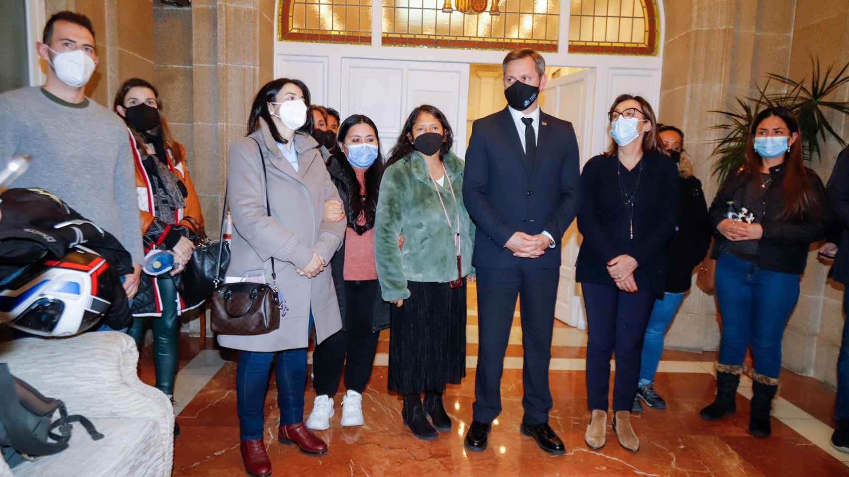 El delegado del gobierno en Galicia, José Manuel Miñones Conde, se reúne con las familias de la tripulación del ‘Villa de Pitanxo’ en la Subdelegación de Gobierno de Pontevedra.