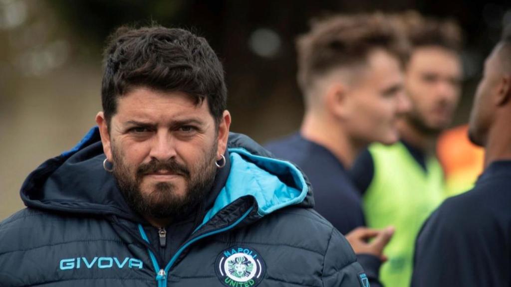 Diego Armando Maradona Jr. como entrenador del Napoli United