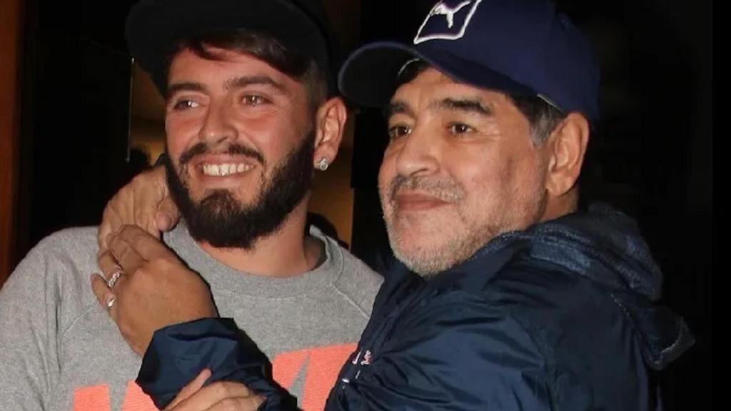 Diego Armando Maradona Jr. junto a su padre