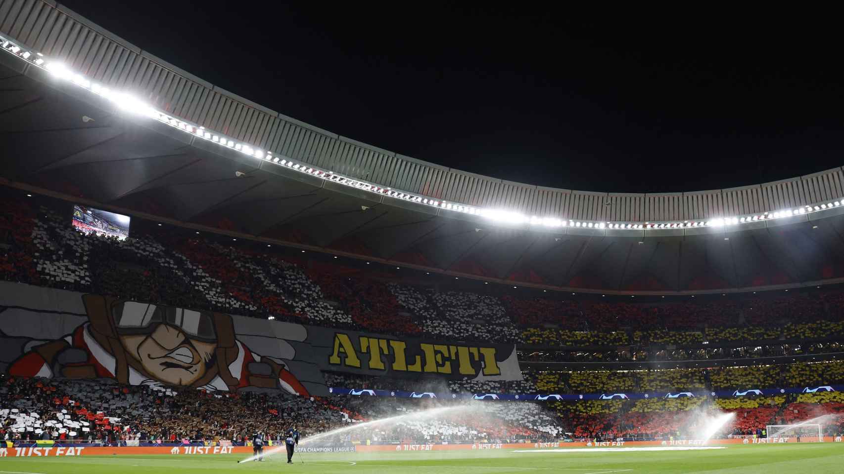Tifo de la afición del Atlético de Madrid para recibir al Manchester United