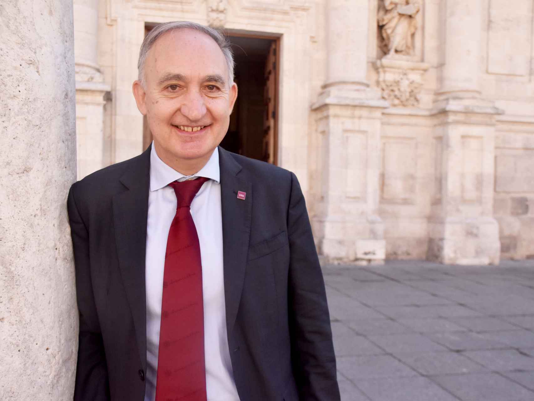 Antonio Largo Cabrerizo se presenta a la reelección como rector de la Universidad de Valladolid