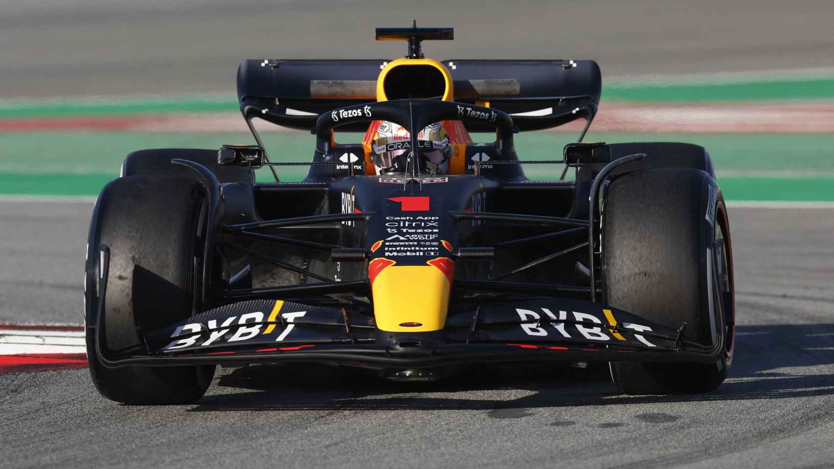 Red Bull RB18, pilotado por Max Verstappen