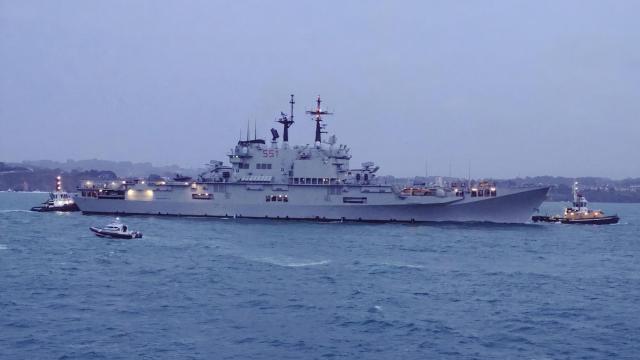 El portaaviones Giuseppe Garibaldi de la Armada Italiana llegando al puerto de A Coruña