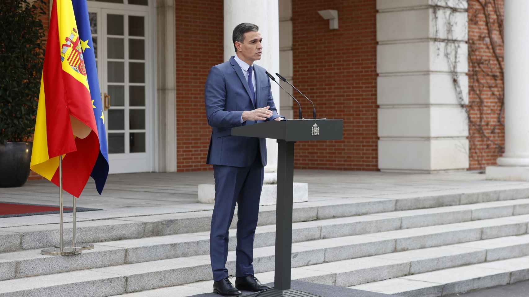 El presidente del Gobierno, Pedro Sánchez, realiza una declaración institucional en Moncloa tras participar este jueves en una reunión del Consejo de Seguridad Nacional.