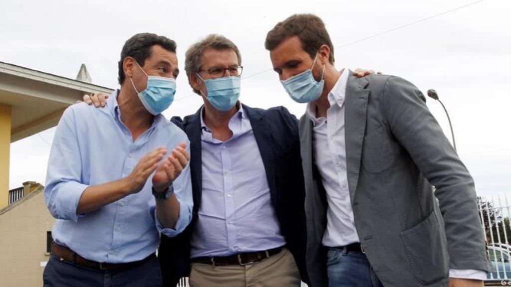 El presidente andaluz, Juanma Moreno, junto a Alberto Núñez Feijóo y Pablo Casado en una imagen de archivo.