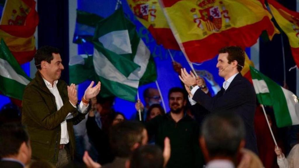 Juanma Moreno y Pablo Casado en un acto de campaña electoral.