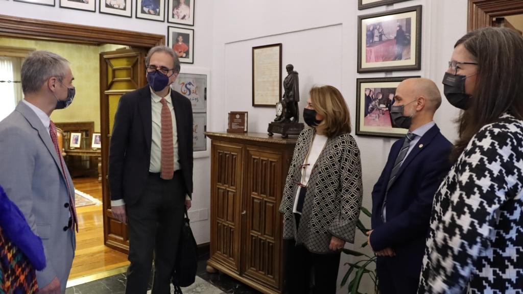 Presentación de los vicerrectores: Ana Martín Suarez, Javier González y María José Rodríguez