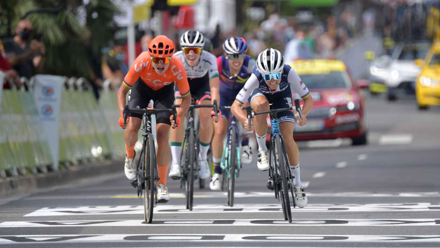 Lizzie Deignan ganando una etapa en La Course by Le Tour