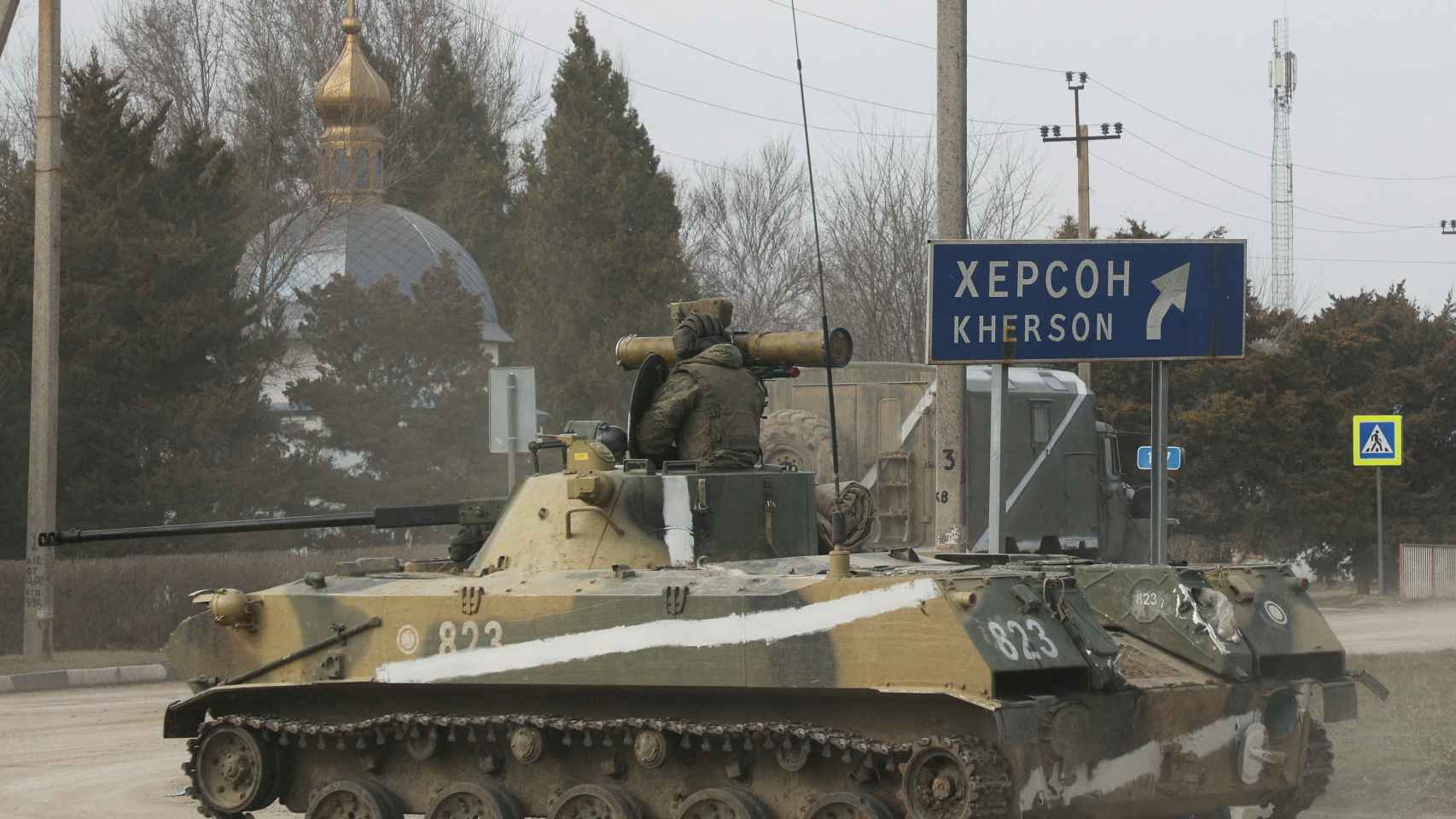 Un tanque ruso en la ciudad de Armyansk, Ucrania, este jueves.