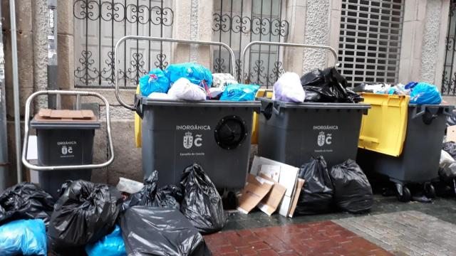 Basura acumulada en la céntrica calle Galera de A Coruña.