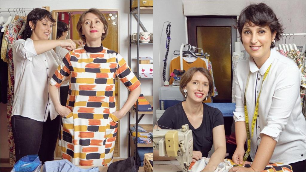 Sara Álvarez Bermúdez y Olalla Casás Barreiro trabajando en la tienda de La Böcöque.