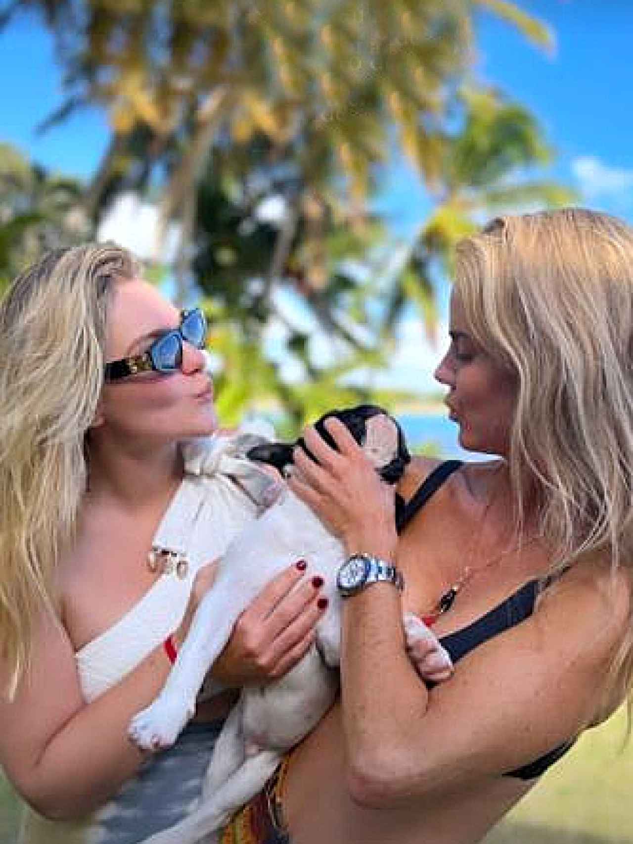 Sofía y Amelia Bono, durante sus actuales vacaciones en el Caribe.