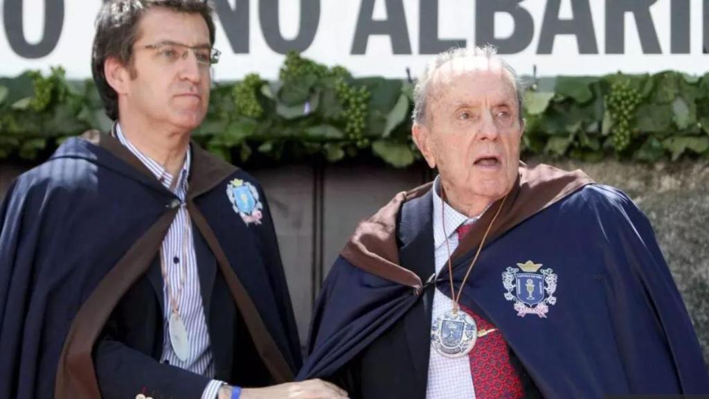 Alberto Núñez Feijóo, junto a Manuel Fraga, en Cambados (Galicia).