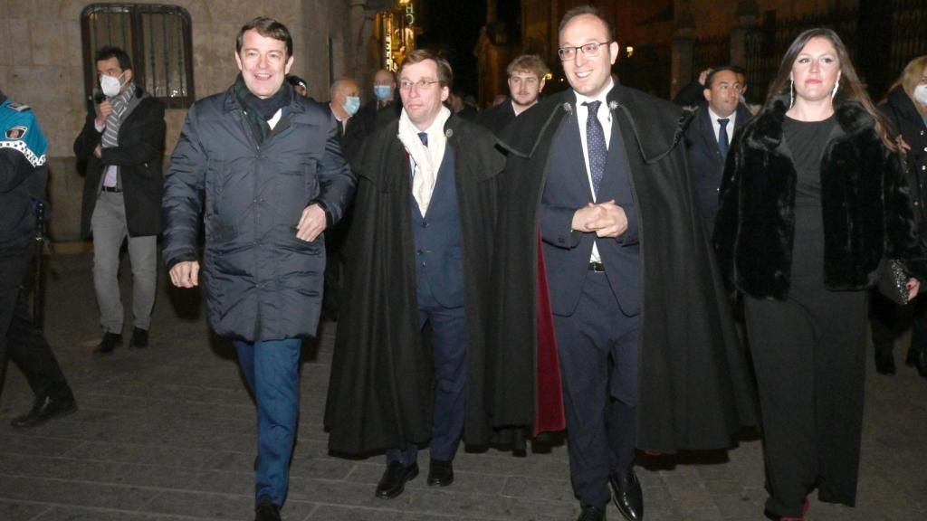 Mañueco con Almeida en el Carnaval del Toro en Ciudad Rodrigo