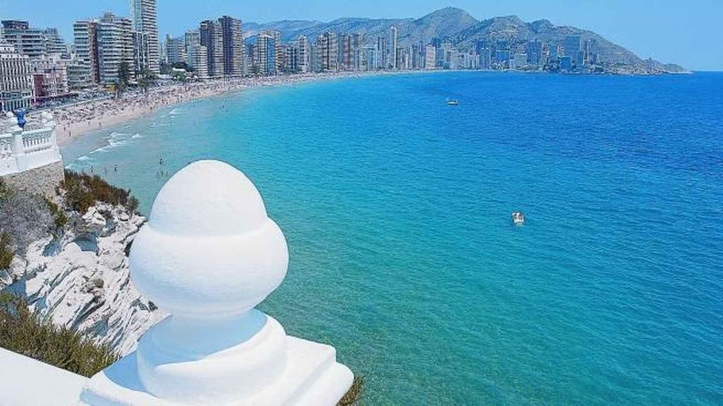 Playa de Levante de Benidorm, desde el mirador del Castillo.