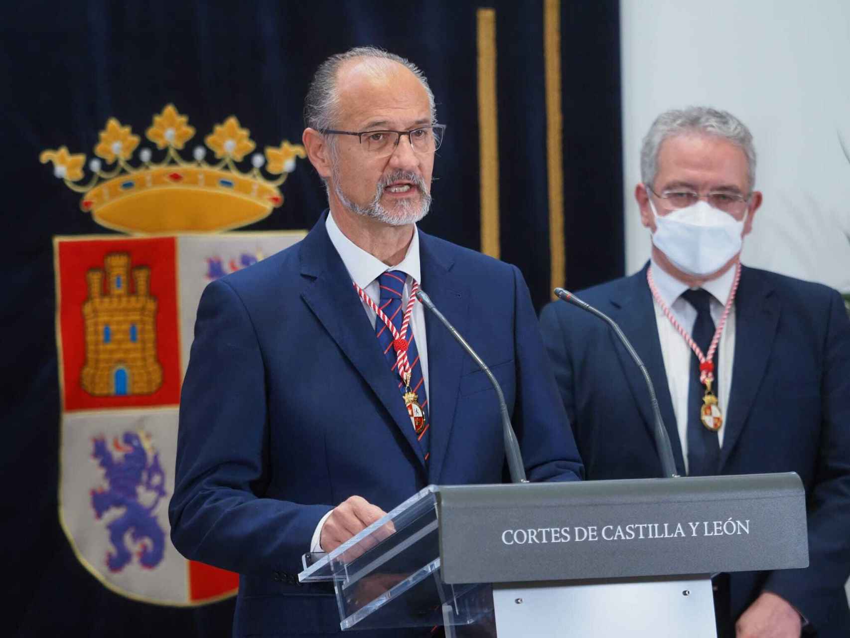 El presidente de las Cortes, Luis Fuentes