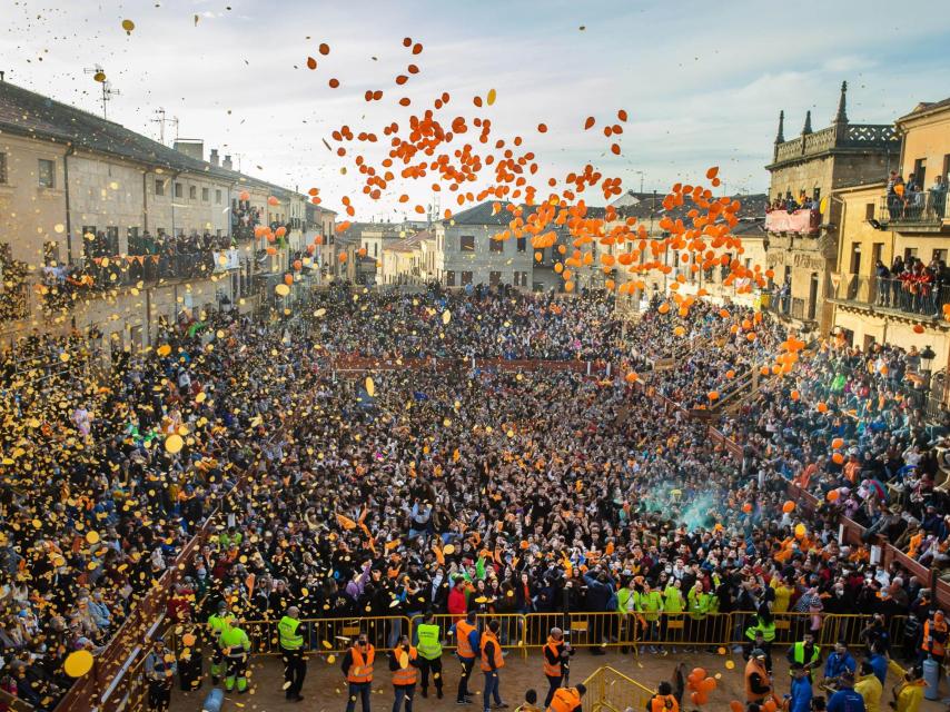 Miles de personas celebran el Carnaval del Toro en Ciudad Rodrigo