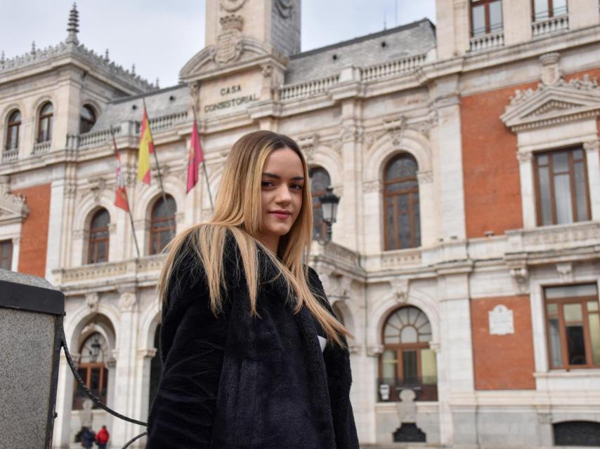 Mirella Recio en la Plaza Mayor de Valladolid