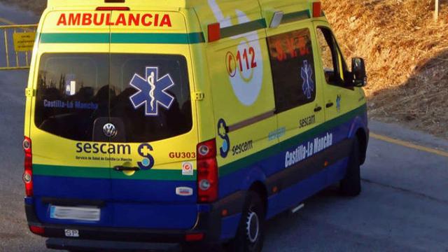 Arde un turismo en una colisión entre dos vehículos en Trijueque (Cuenca): hay un herido